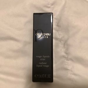 Clé de Peau Radiant Liquid Rouge